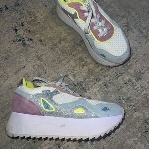 Vibrant Women's Athletic Shoes in Pink and Gray